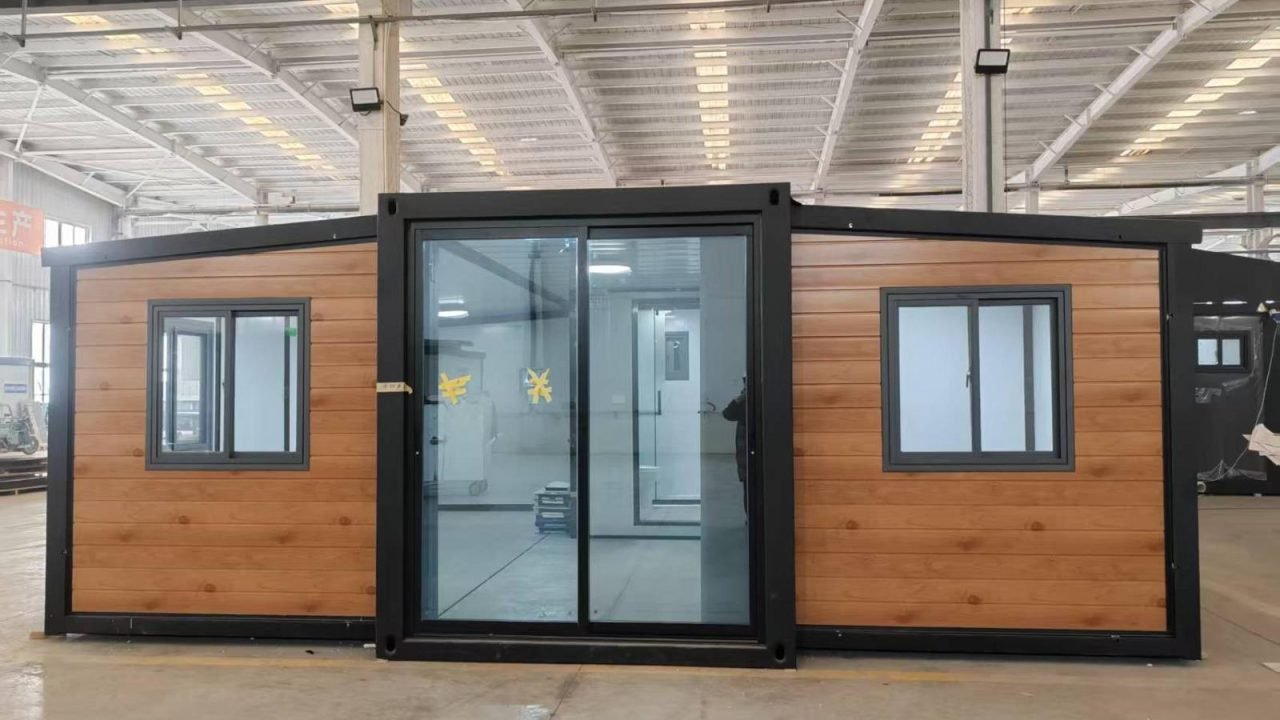 fabrica-casa-container-acabado-madera-frontal