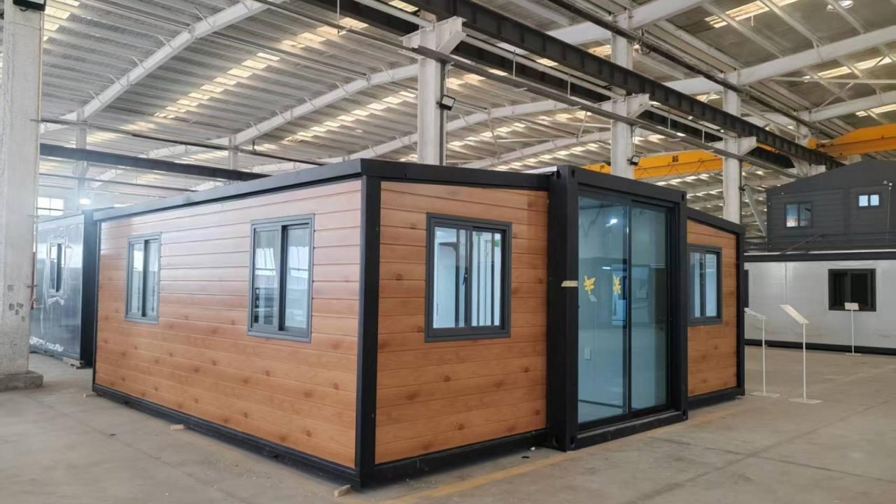 fabrica-casa-container-acabado-madera-lateral-dos-unidades